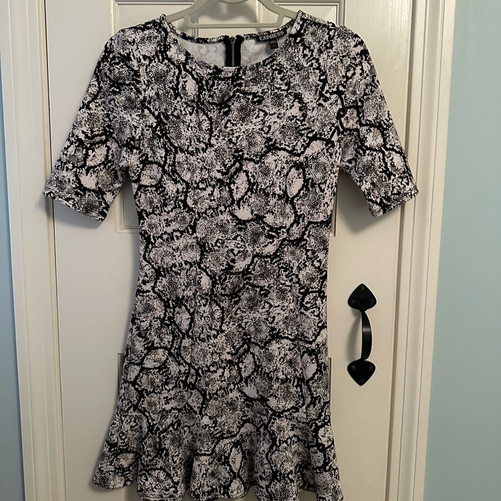 Express printed back zip dress, size 2